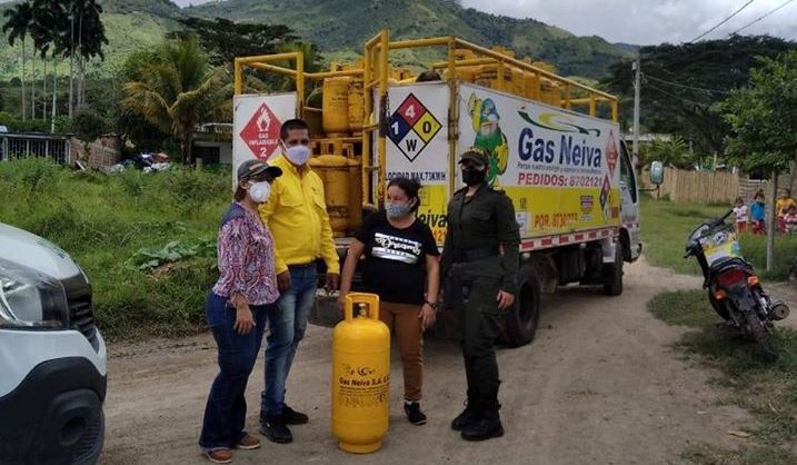 En La Plata, donaron cilindros de gas a varias familias vulnerables 3