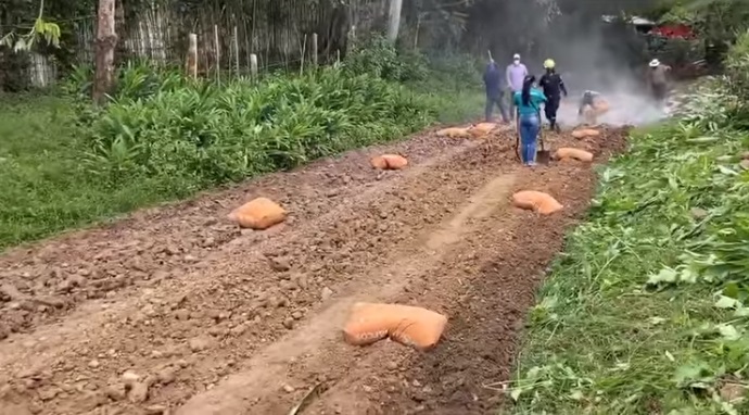 Novedosa técnica para pavimentar vías rurales es probada en San Agustín 1