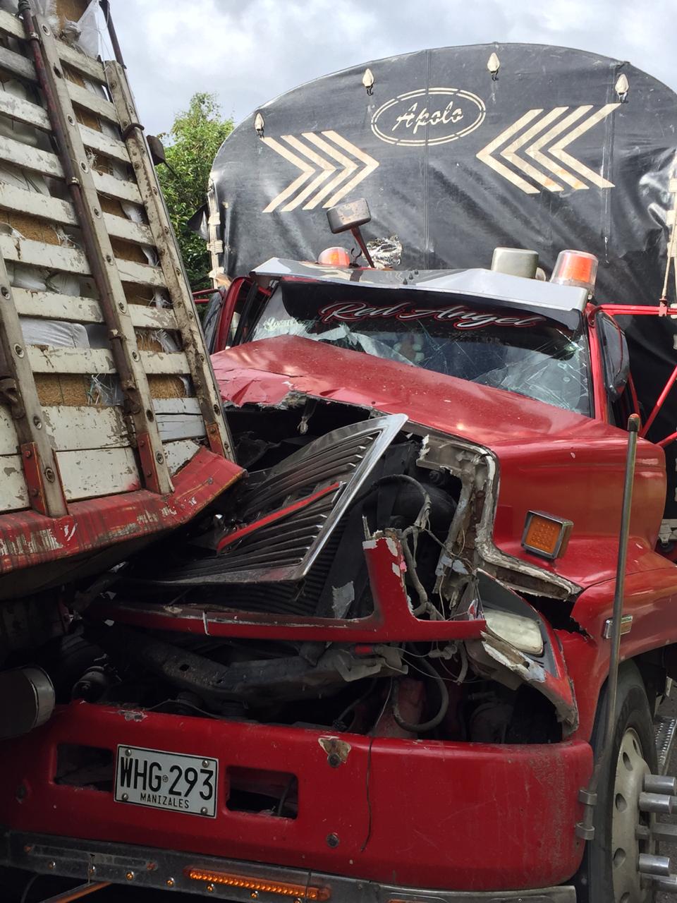 Fuerte accidente en la vía Garzón - Altamira 2