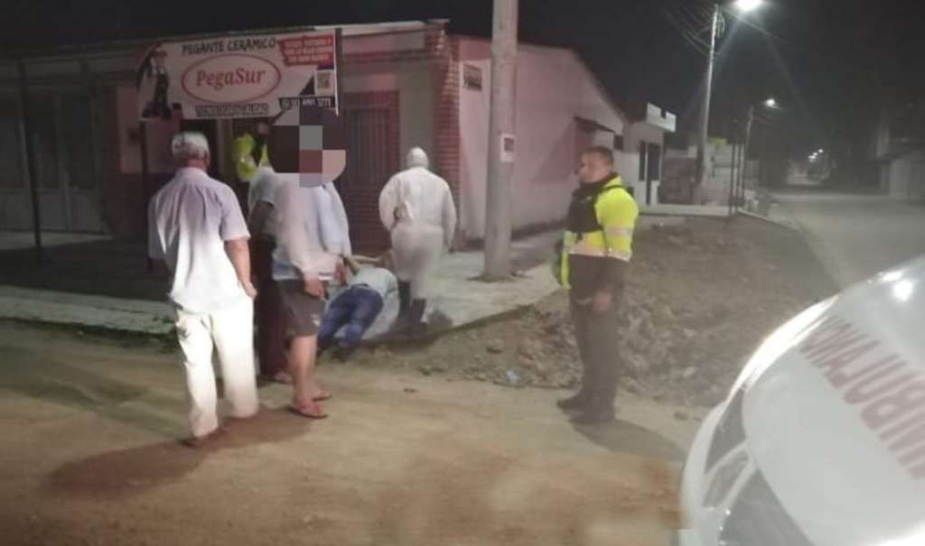 Conductor gravemente herido al colisionar contra una vivienda 2