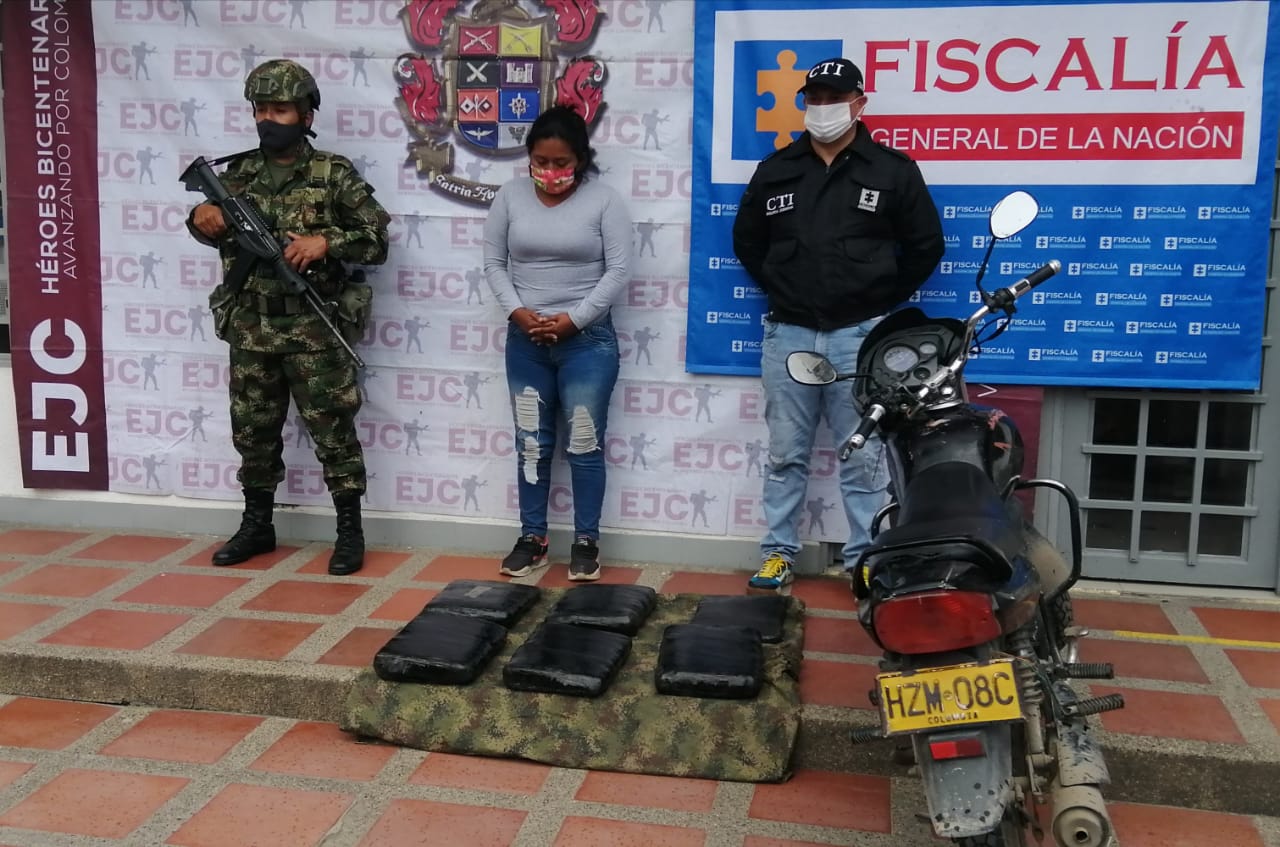 Sorprenden a mujer mototaxista transportando marihuana en La Plata 1