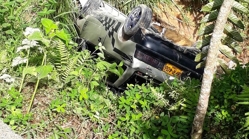 Por un abismo rodó vehículo tras un accidente en la vía Pitalito-Acevedo 1
