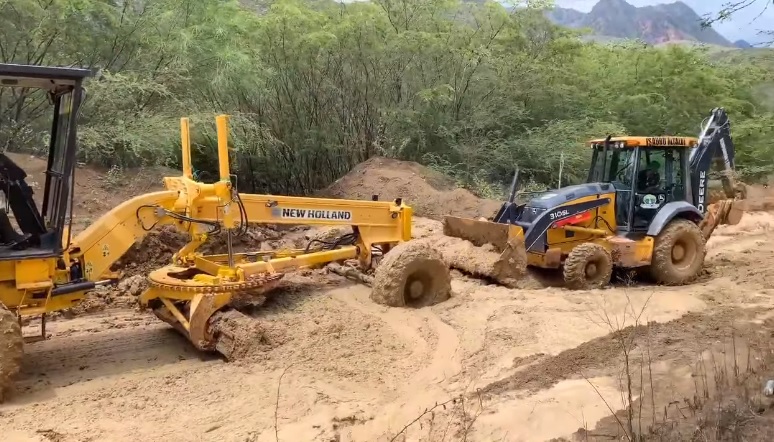 Avanzan labores de recuperación vial en el municipio de Colombia 2