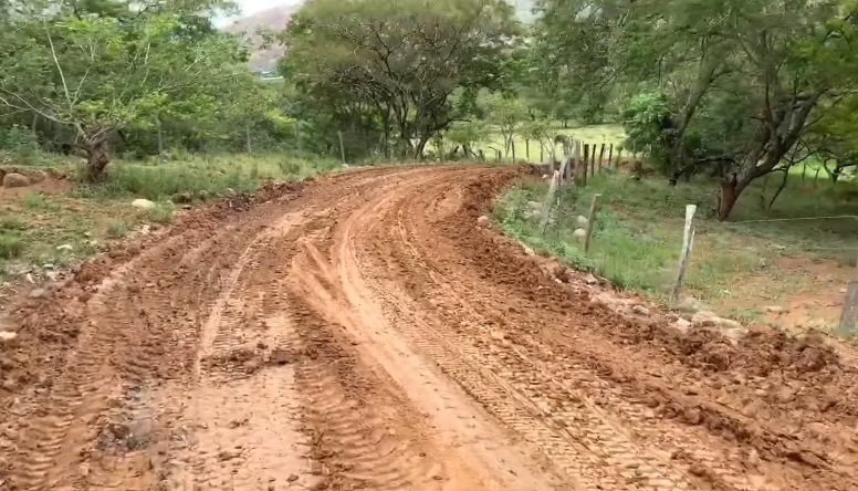 Avanzan labores de recuperación vial en el municipio de Colombia 3