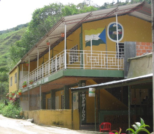 Inician gestiones para reubicar un colegio en vereda de Santa María 1