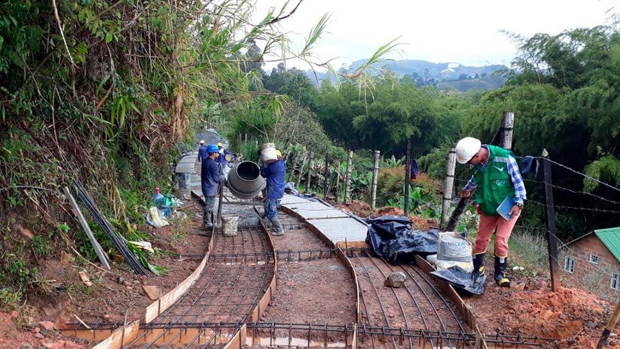 Por obras de pavimentación decretaron cierre de una vía en El Pital 1