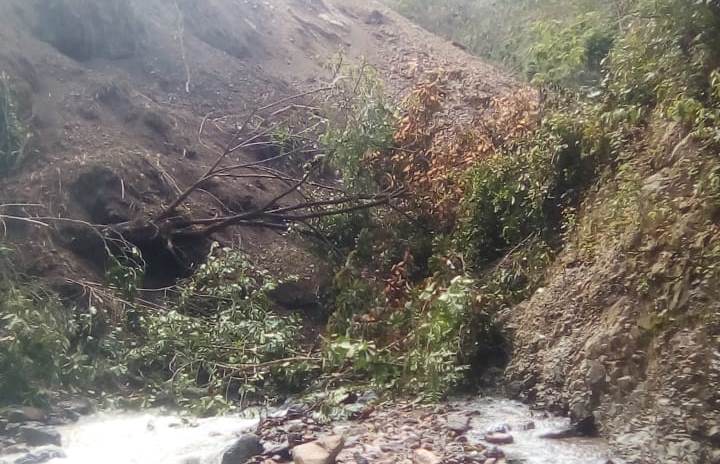 Deslizamiento sobre la fuente abastecedora, mantiene sin suministro de agua a Tarqui 1