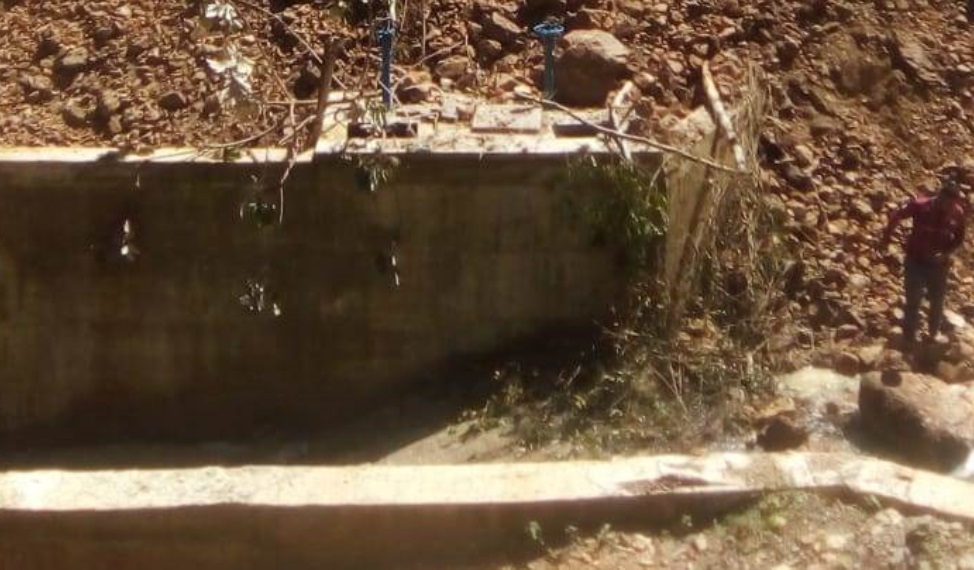 Deslizamiento sobre la fuente abastecedora, mantiene sin suministro de agua a Tarqui 3