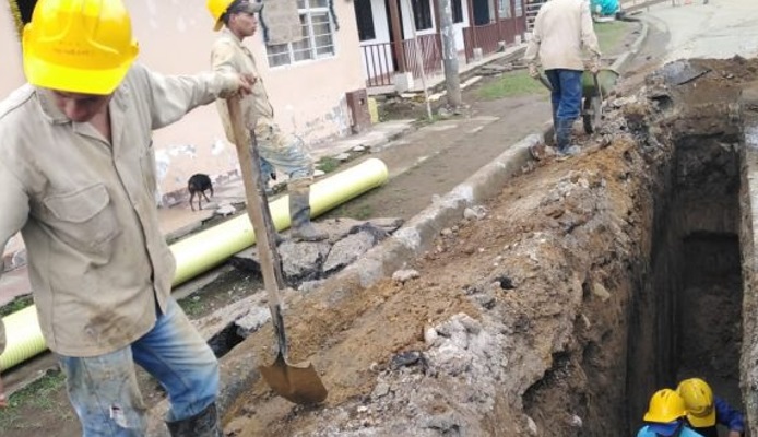 Agua potable y alcantarillado sanitario para 1.500 familias en Pitalito 4