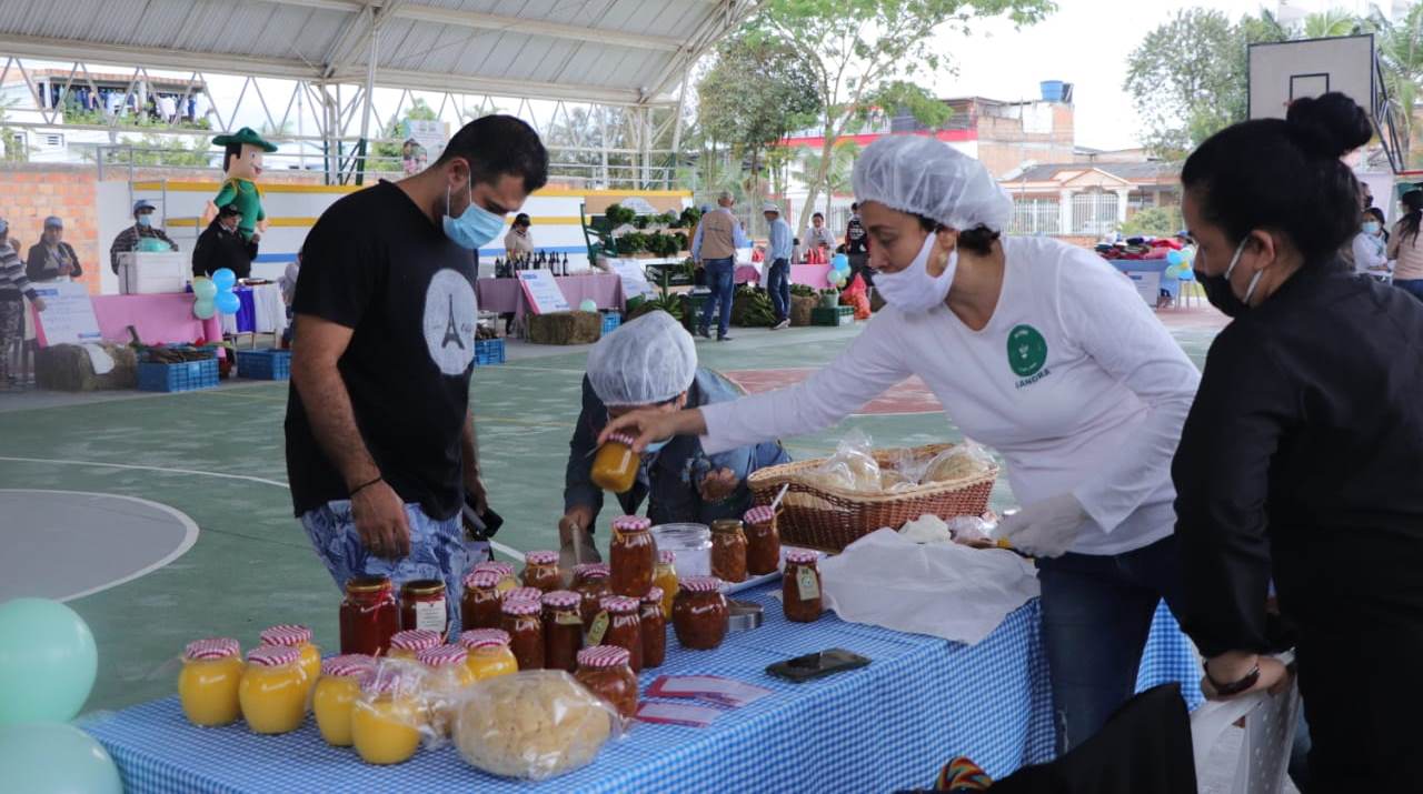 Reportan éxito tras realización de mercado campesino en Pitalito 2