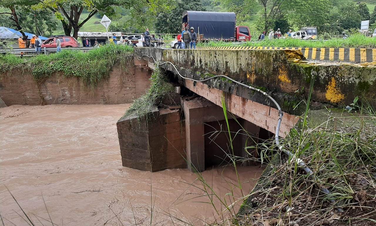 Suspendido totalmente el tránsito por el puente La Palma de Elías 2
