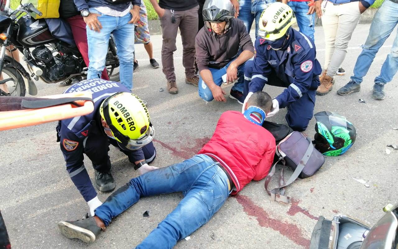 Colisión de motocicletas dejó dos personas lesionadas en Suaza 2