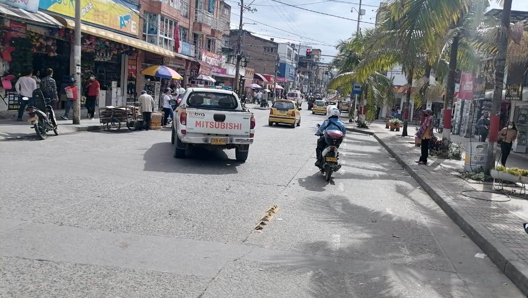 Autoridades instan al uso adecuado de los paraderos de buses en Pitalito 3