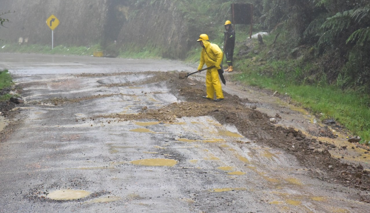 Inicia pavimentación de 30 kilómetros de vía entre Huila y Cauca 7