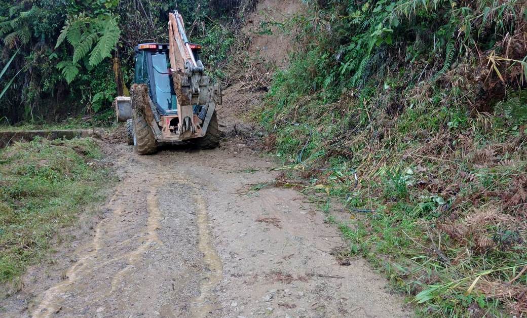 Avanzan trabajos de mejoramiento vial en sectores urbano y rural de Pitalito 1