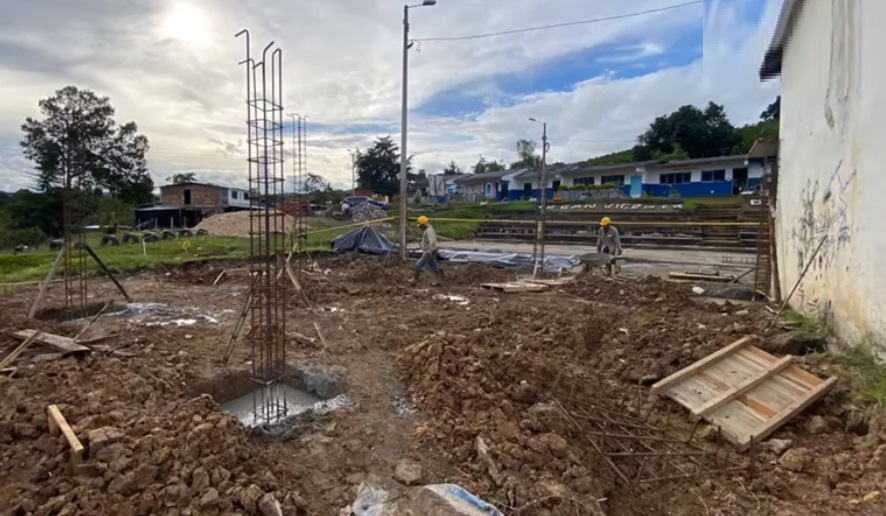 Inició construcción de aulas escolares en el centro poblado San Vicente La Plata 1