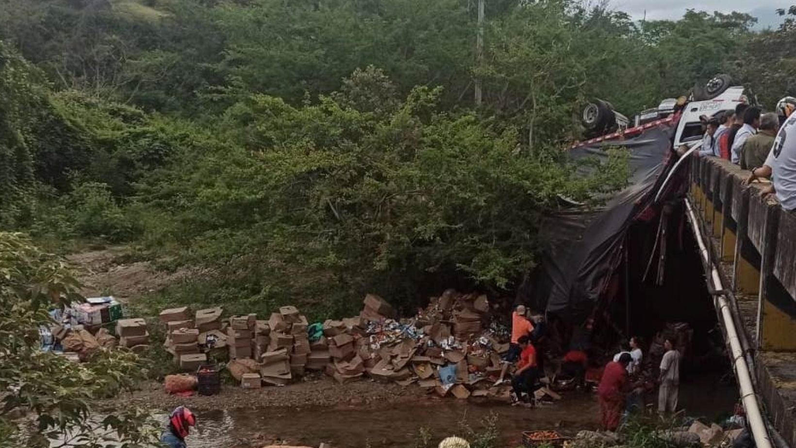 Accidente múltiple en el puente El Pescador 1