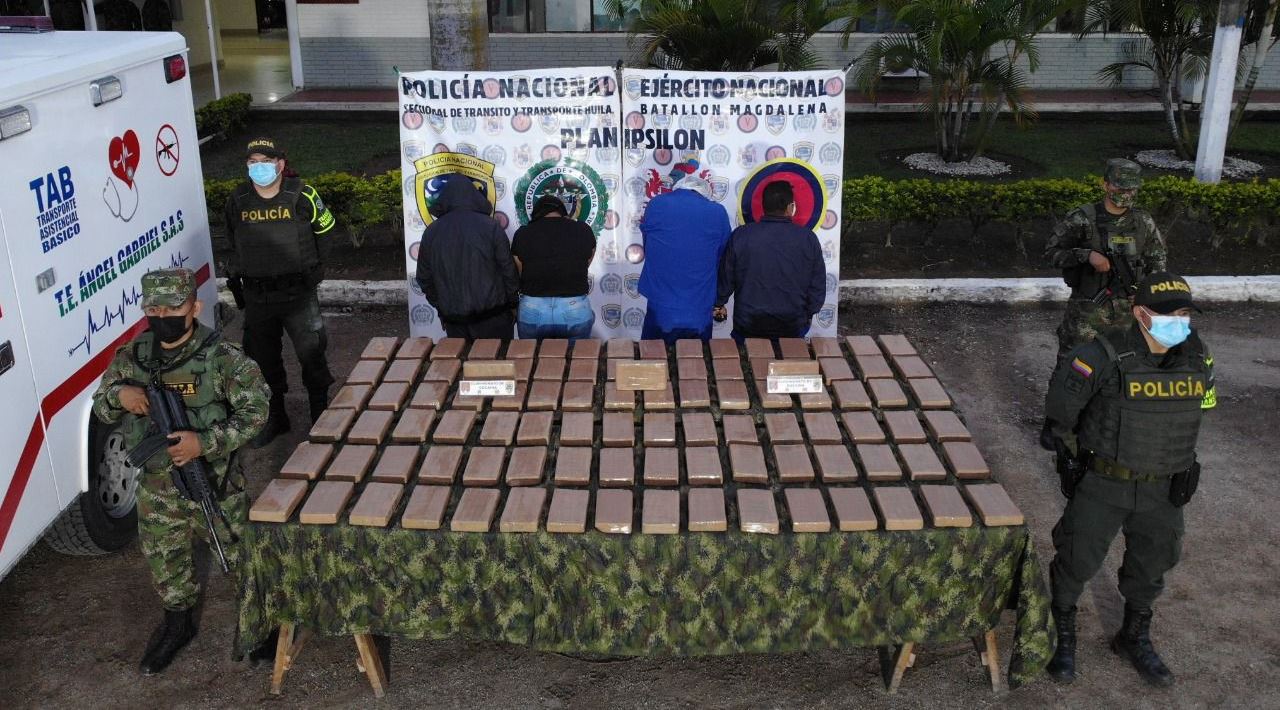 Autoridades interceptaron ambulancia cargada de cocaína cerca a Pitalito 4