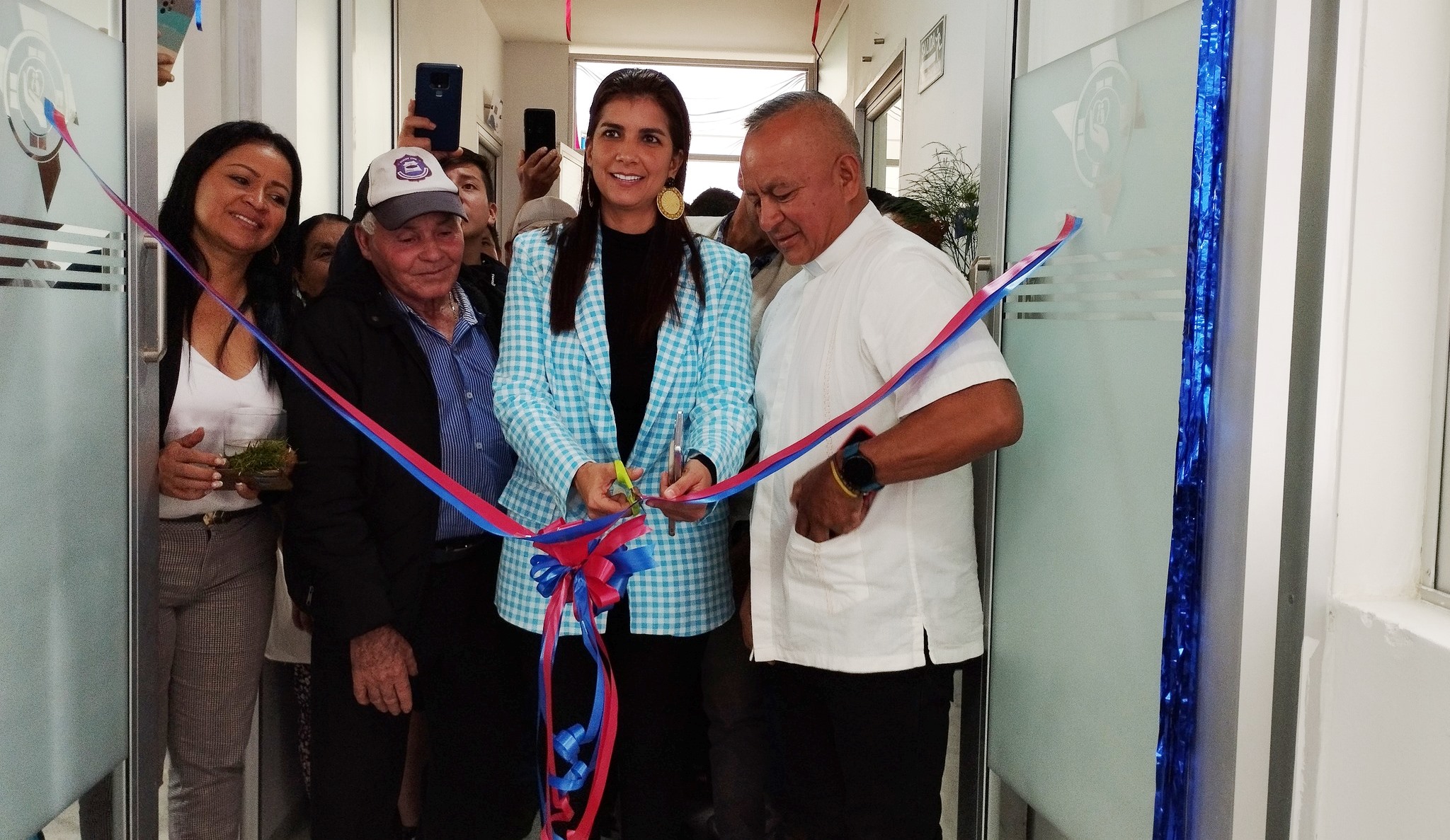 Nuevo gimnasio de fisioterapia y laboratorio de microbiología en el hospital de Isnos 1