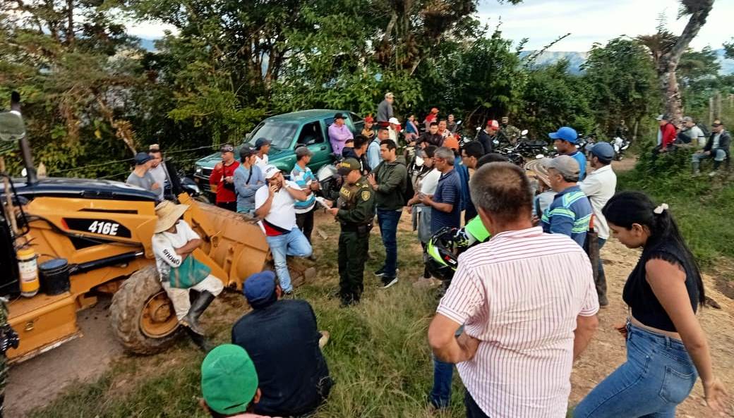 Denuncian grave afectación ambiental por apertura de un a vía en vereda de Timaná 1
