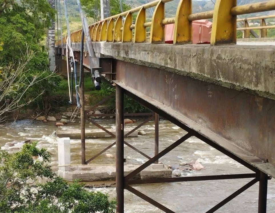 INVIAS ordenó cierre indefinido del puente El Avispero en Suaza 3