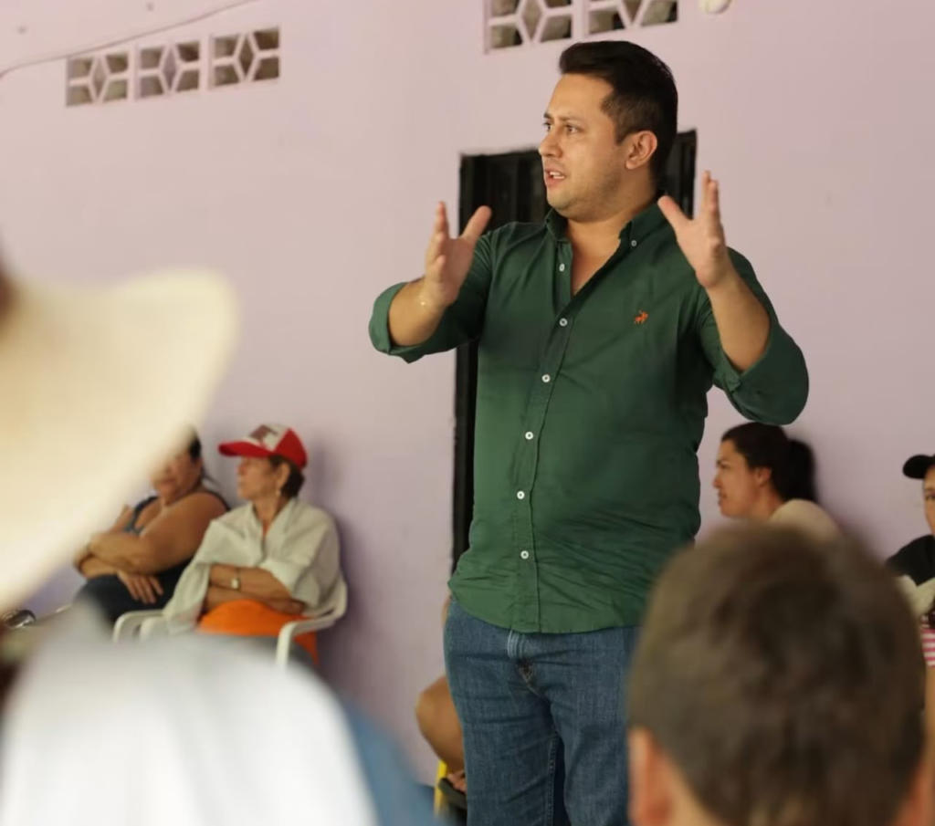 Javier Pérez Rojas vuelve a mover el escenario político de Altamira 1