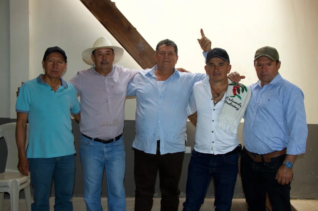 Gerardo España Rojas recibe apoyo de lideres cafeteros surhuilenses 1