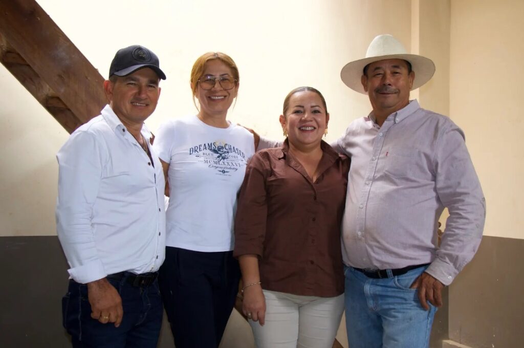 Gerardo España Rojas recibe apoyo de lideres cafeteros surhuilenses 3