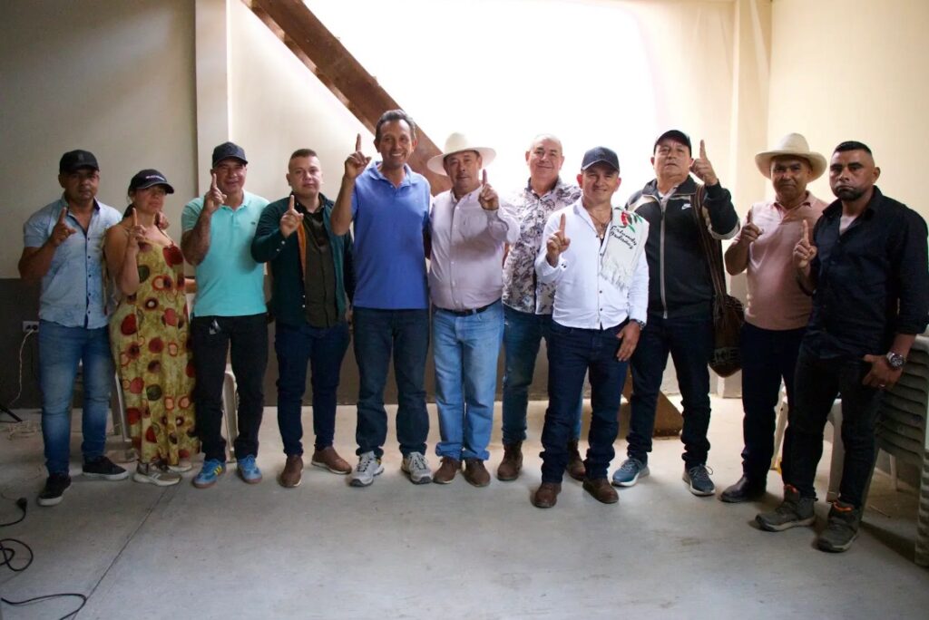 Gerardo España Rojas recibe apoyo de lideres cafeteros surhuilenses 5