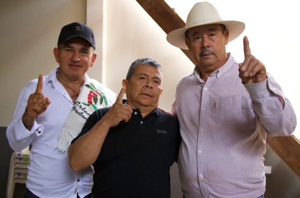 Gerardo España Rojas recibe apoyo de lideres cafeteros surhuilenses 6